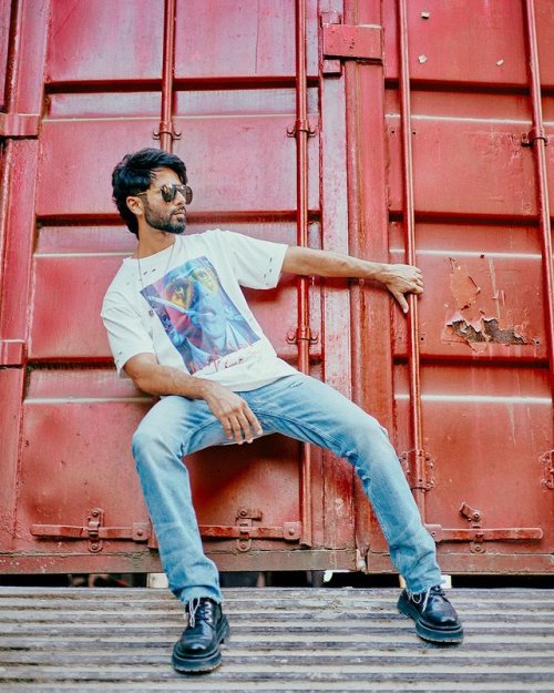 Shahid Kapoor - Verified Just hanging around