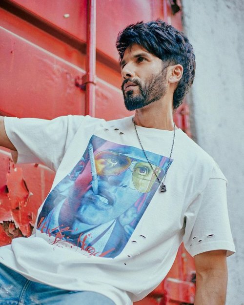 Shahid Kapoor - Verified Just hanging around