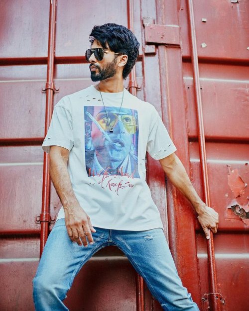 Shahid Kapoor - Verified Just hanging around