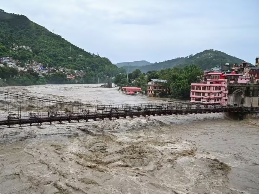 HImachal Weather : हिमाचल में बारिश बरपा रही कहर, कई पर्यटक फंसे, 54 लोगों की मौत, 92 हुए घायल