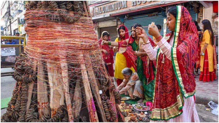 Holi: आज से होली का महापर्व शुरू, जानें शुभ मुहूर्त और पूजा सामग्री 