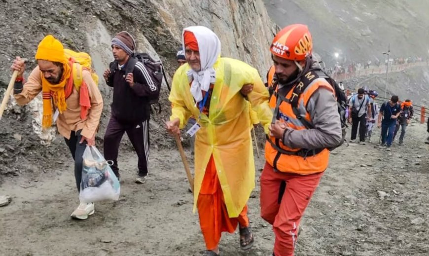 भारी बारिश की वजह से अमरनाथ यात्रा दो दिन के लिए स्थगित, इन कैंपों पर लगाई पाबंदी